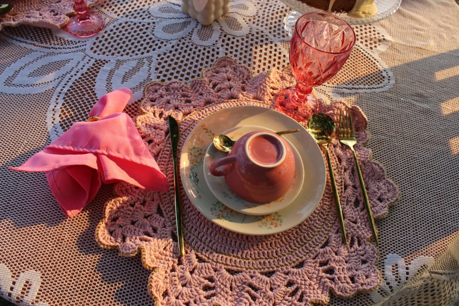 Xícara rosa com café regional